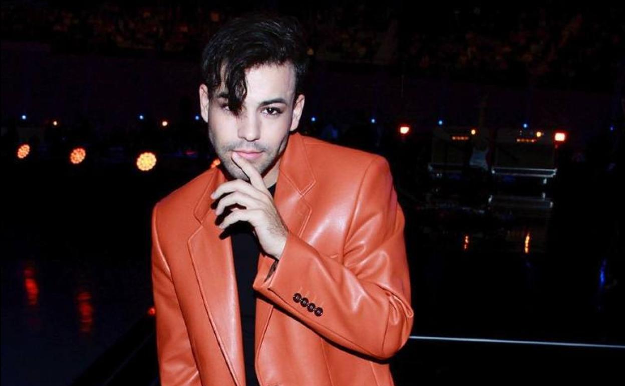 Agoney posando en el concierto de los 40 principales 