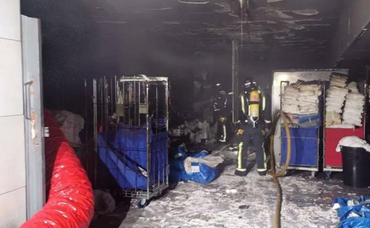 Arde una lavandería en Arona