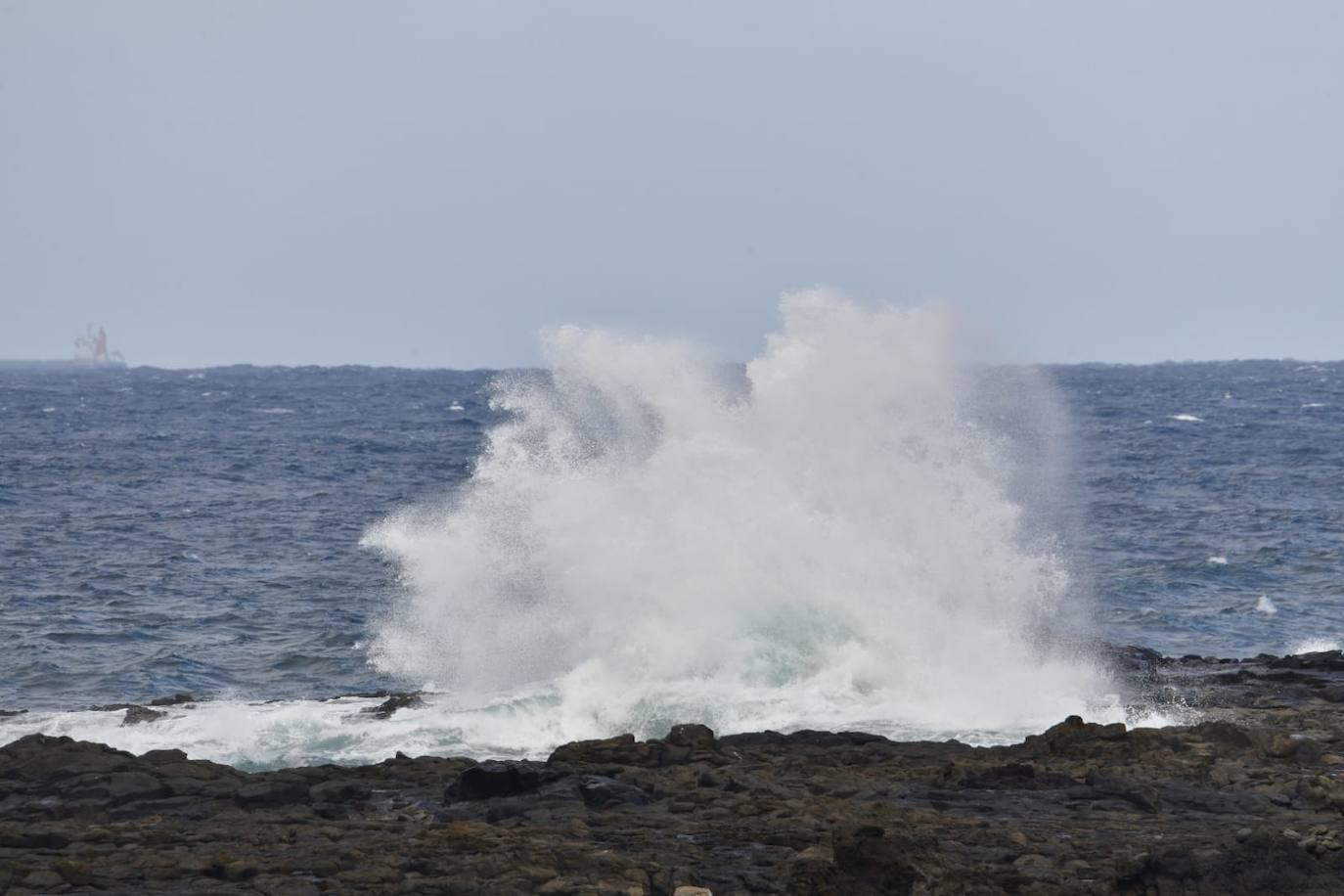 Fotos: Fuerte oleaje en Canarias por la borrasca Celia