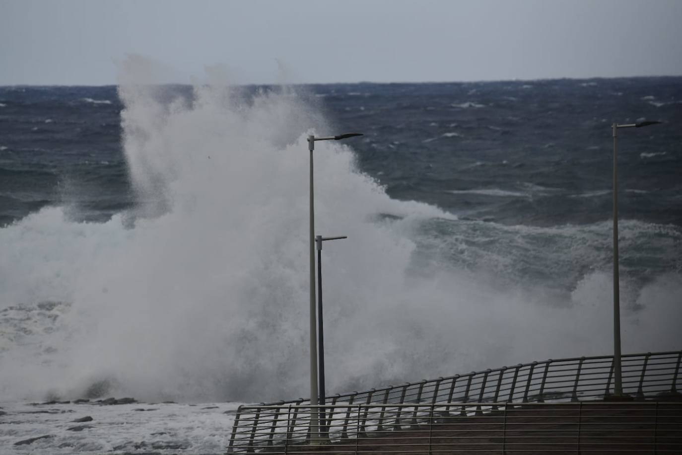 Fotos: Fuerte oleaje en Canarias por la borrasca Celia