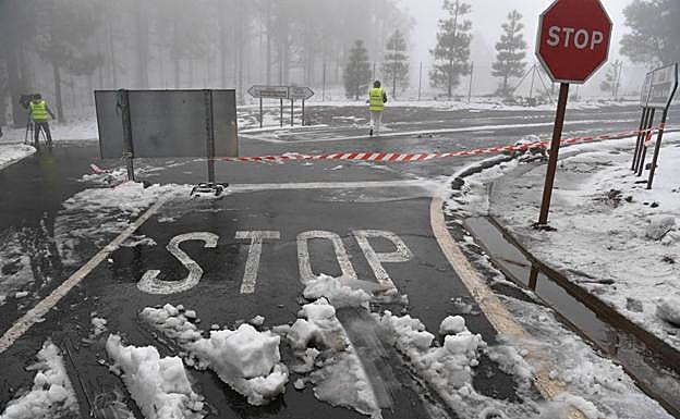 Imagen principal - Heladas en la cumbre de Gran Canaria por la borrasca Celia. 