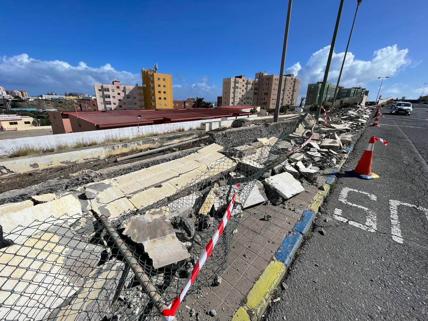 El viento tira un muro del IES Jerónimo Saavedra