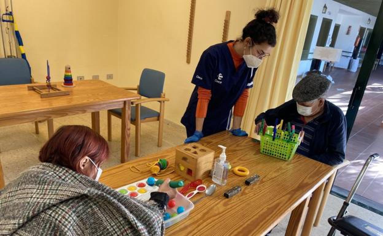 Actividad para mayores en un centro de atención en Tinajo. 