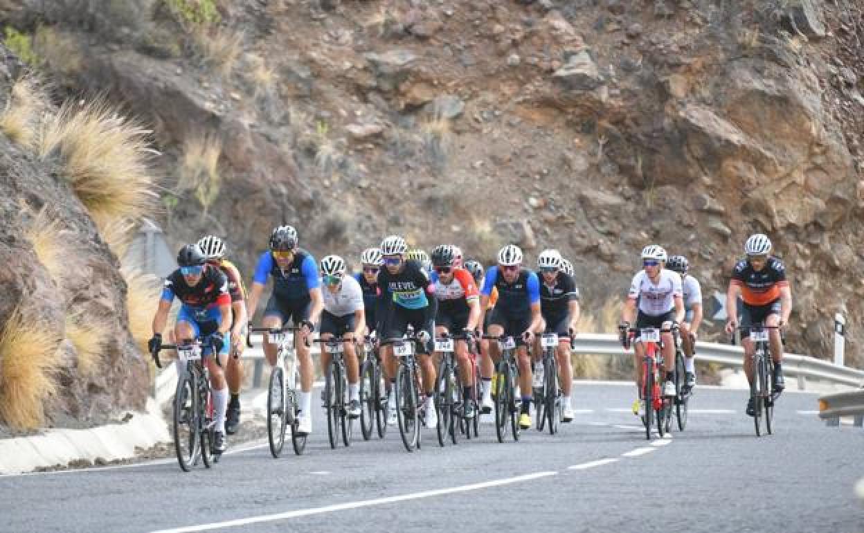 Imagen del pelotón durante el transcurso de la prueba celebrada este sábado. 