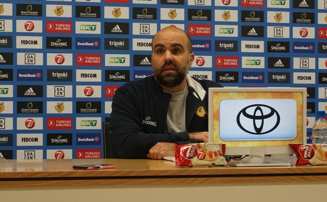 Víctor García, en su comparecencia previa al encuentro de este miércoles. 