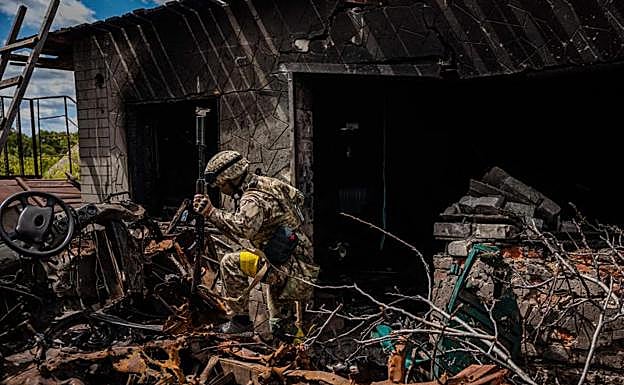 Un soldado de la unidad de fuerzas especiales ucranianas en Járkov.