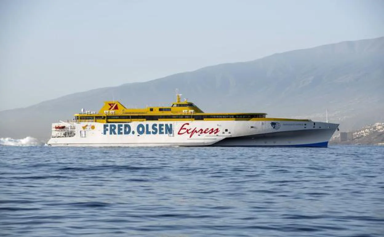 Imagen de un ferry de Fred Olsen Express durante una travesía. 