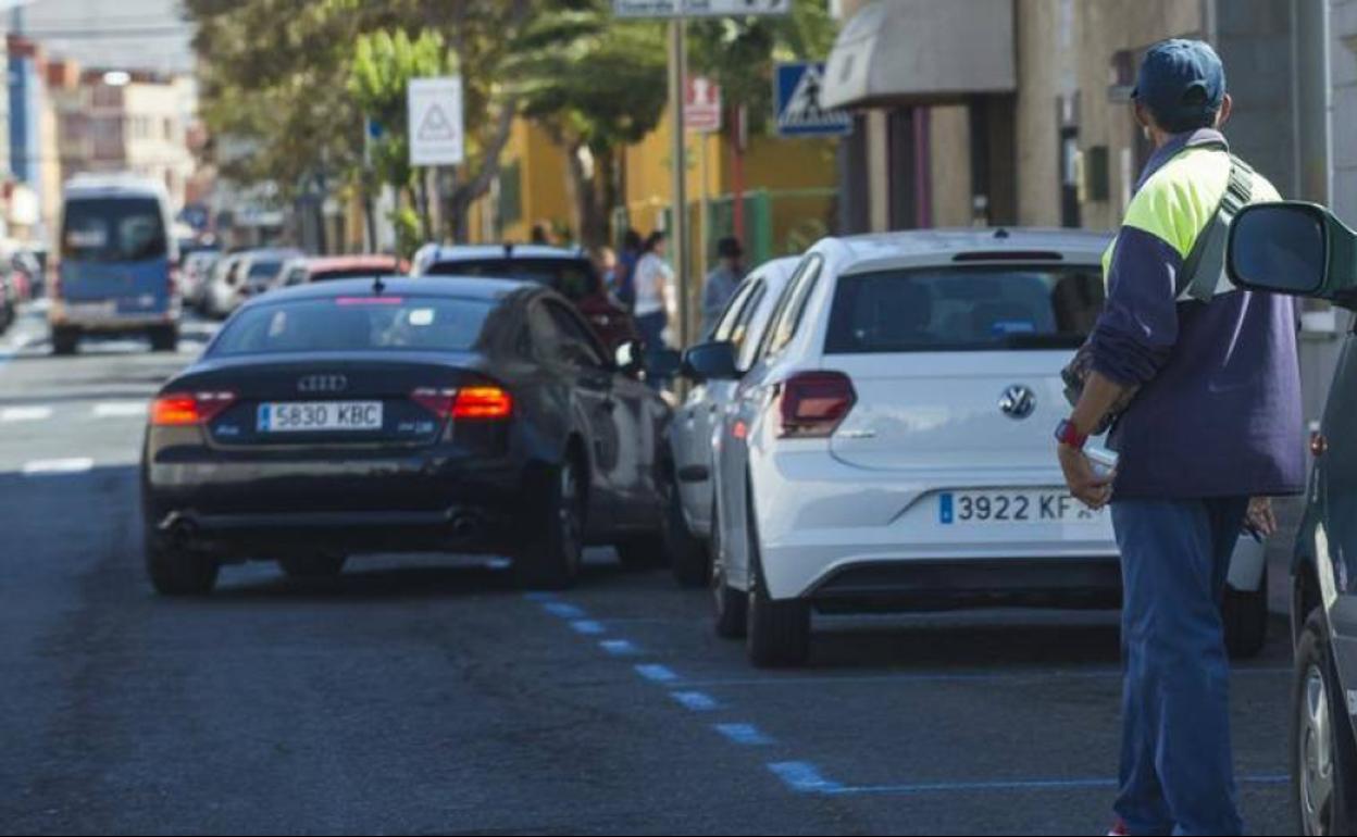 El Ayuntamiento habilitará una tarifa plana para pymes en la zona azul