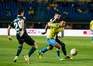 Imagen secundaria 1 - Confianza máxima en el vestuario de la UD: «Si ganamos en El Toralín, jugamos el playoff»