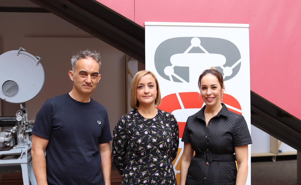 Pablo San José, Cynthia Viera, integrantes de PSJM, y Guacimara Medina, ayer, en Schamann. 