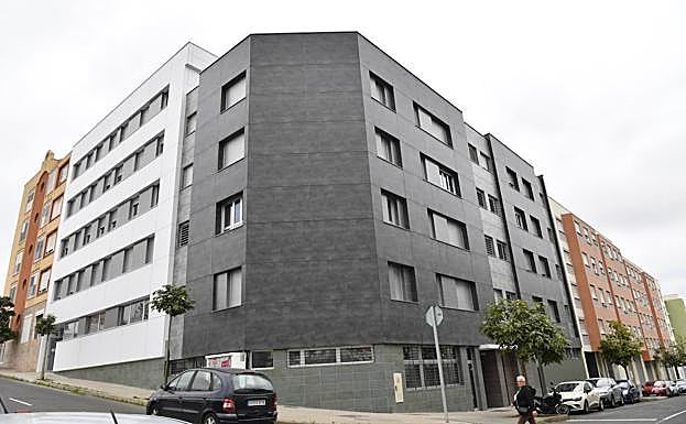 Fachada del edificio de las veinticuatro viviendas. 