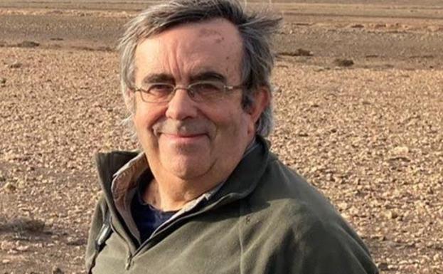 José Antonio Donázar, investigador de la Estación Biológica de Doñana (CISC) y director científico del proyecto de conservación y seguimiento de la subespecie endémica en peligro de extinción. 