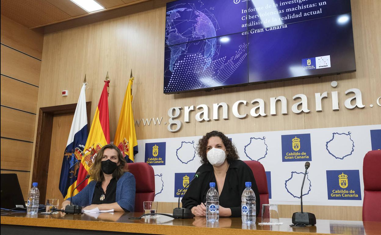 Imagen tomada durante la presentación del estudio con la representante de Opciónate (i) y la consejera de Igualdad, Sara Ramírez. 
