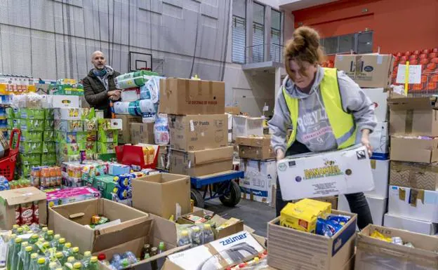 Imagen principal - La expedición Canaria que viajó a la frontera de Ucrania llegó con la ayuda humanitaria