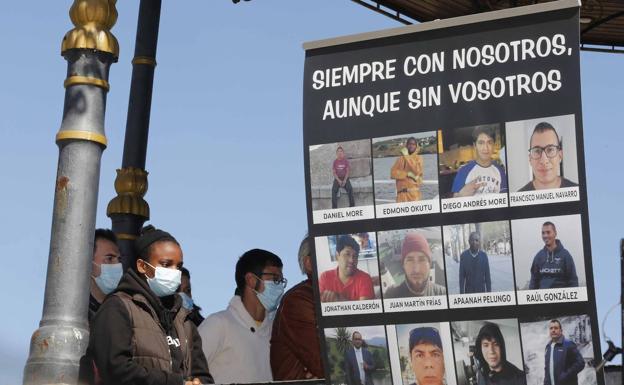 Las familias del Villa de Pitanxo piden bajar al pecio y no «tapar la verdad»