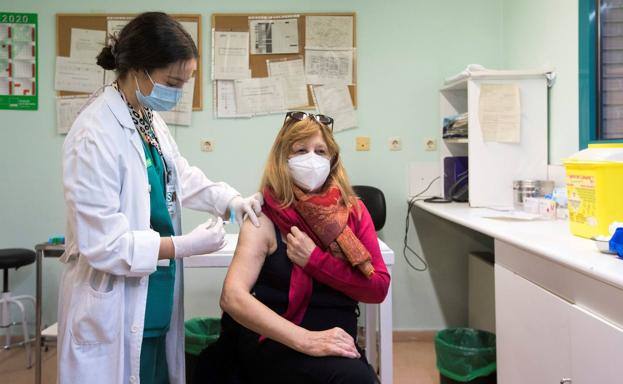 Sanidad insiste en completar la vacunación con la dosis de refuerzo