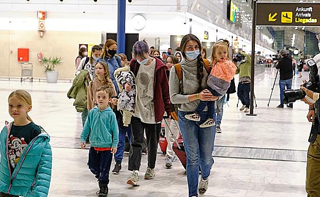 Los primeros 17 menores llegados a Fuerteventura el 11 de marzo, entre ellos una niña de menos de dos años. 