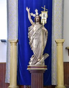 Imagen secundaria 2 - El Viernes Santo procecionan el Cristo y la Soledad por las calles de La Isleta y el Cristo Yacente en el templo, como el Cristo Resucitado, el Sábado de Gloria. 