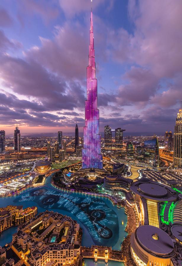 El Burj Khalifa se ilumina con un festival de colores todas las noches