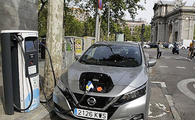 Conoce las nuevas señales para electrolineras de la DGT