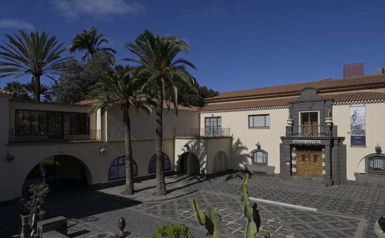 Imagen de archivo de la entrada principal del Museo Néstor, de titularidad municipal, que el próximo mes de octubre cumple cinco años cerrado. 