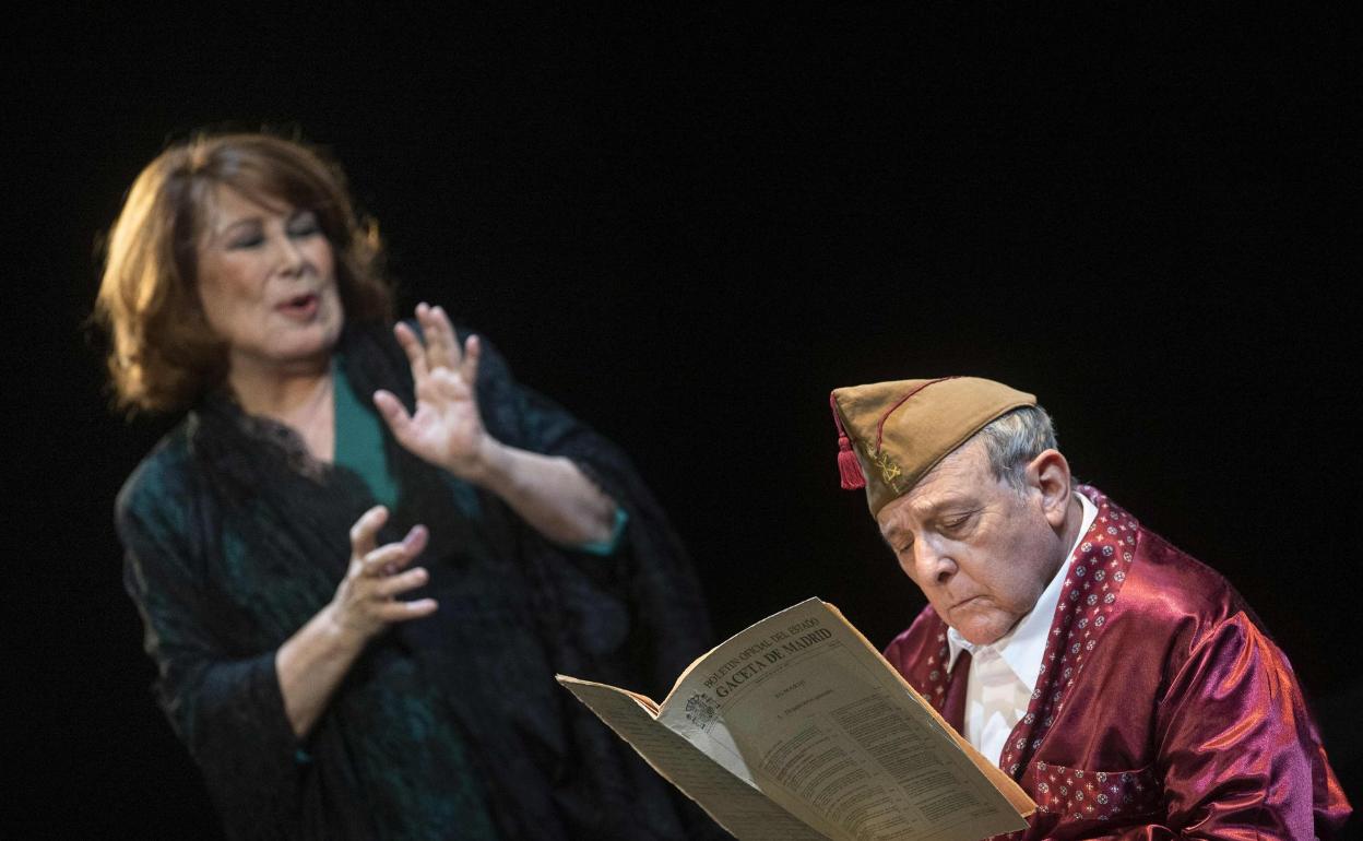 María José Goyanes y Emilio Gutiérrez Caba, durante una escena del montaje. 