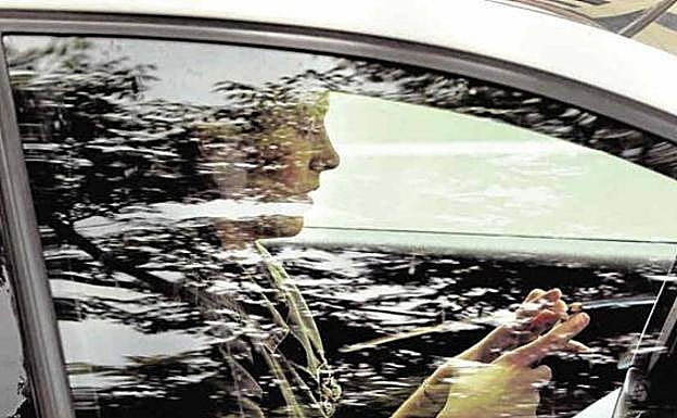 Cuidado esta Semana Santa: Se agravan las sanciones por utilizar el móvil mientras conduces