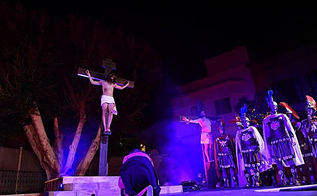 Imagen principal - Distintos momentos de la representación, 