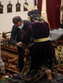 Imagen secundaria 2 - Preparativos de la imágenes este martes en Santo Domingo.