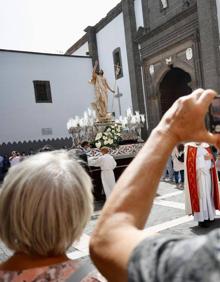 Imagen secundaria 2 - La Semana Santa capitalina estrena procesión en su despedida