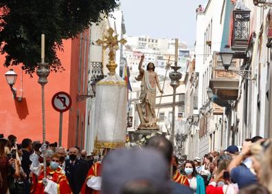 Imagen secundaria 1 - La Semana Santa capitalina estrena procesión en su despedida