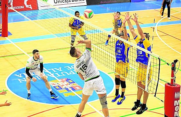 Despedida y cierre de curso para el Guaguas tras caer en Almería (3-2)