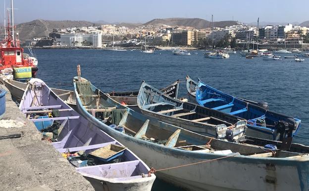 Rescatan una patera con 62 migrantes en aguas canarias