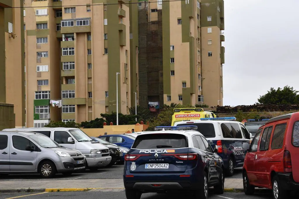 Fotos: Un joven apuñala a su abuela en Jinámar