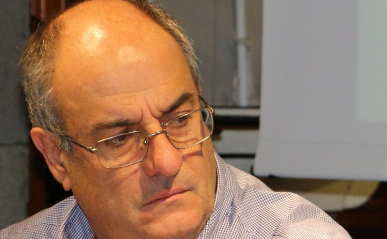 El escritor Nilo Palenzuela presenta las ediciones facsimilares de 'Las Rosas de Hércules'. 