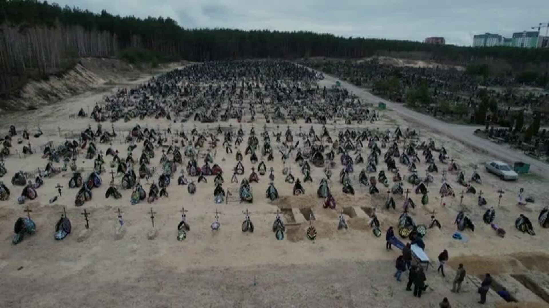 El cementerio de Irpin, símbolo de la crudeza de la invasión en Ucrania