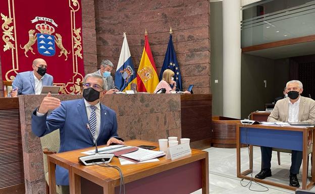 Rodríguez mantiene su rechazo a bajar el IGIC sin descartar rebajas selectivas