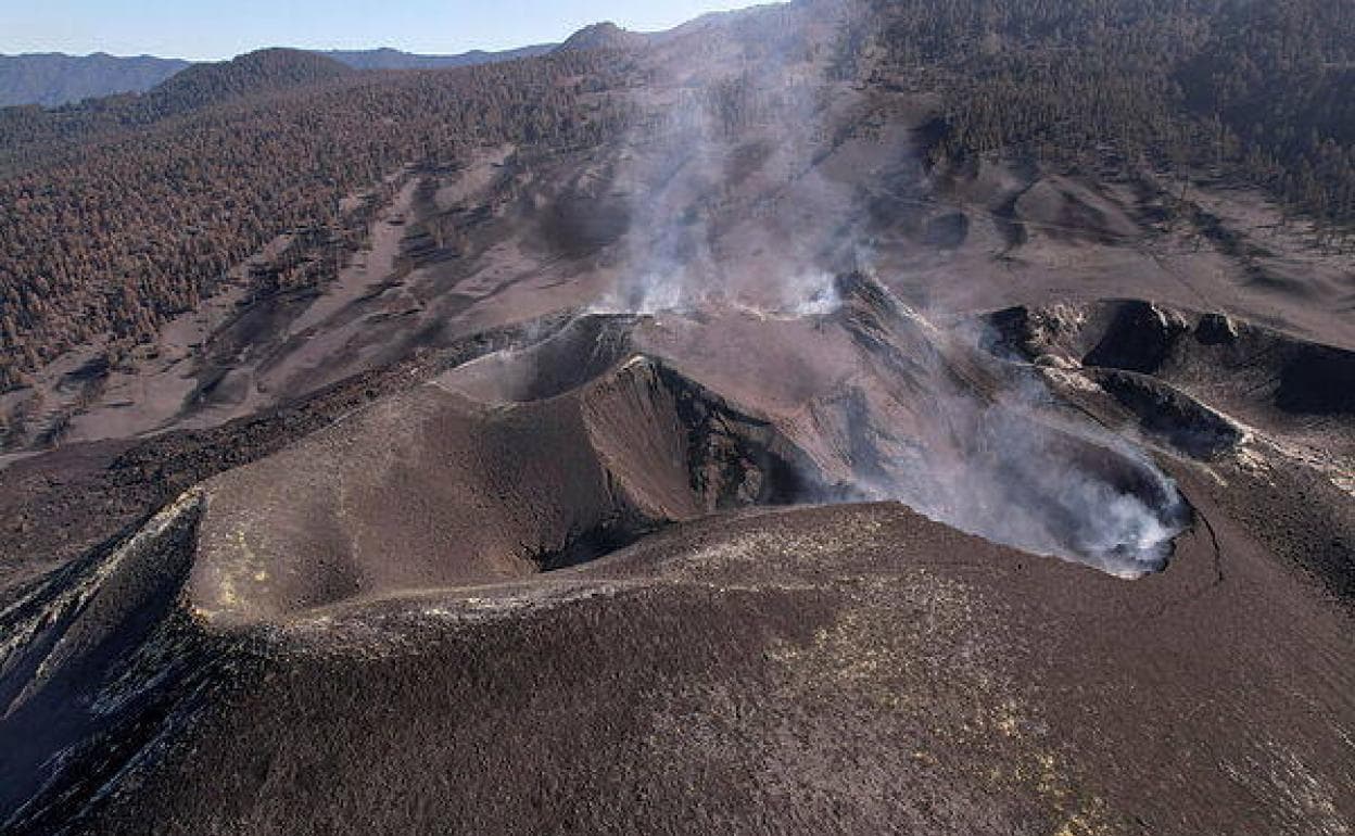 Magma a 1.000 grados y emisión de gases tras ell fin de erupción