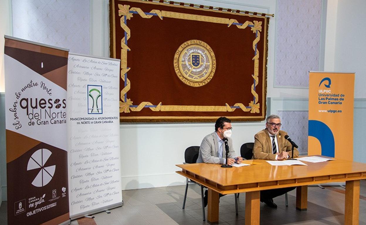 Juan Jesús Facundo y Lluís Serra, ayer en la ULPGC. 