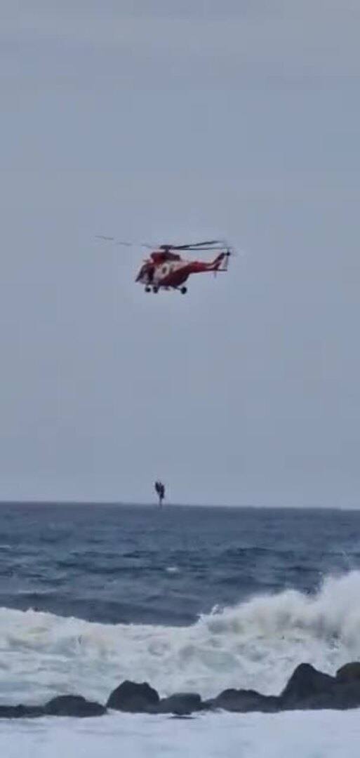 Rescatado ileso un joven en apuros en el mar en El Puertillo