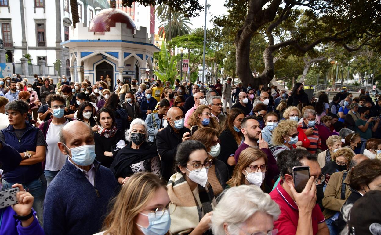 Imagen del público en una procesión de la pasada Semana Santa en la capital grancanaria. 