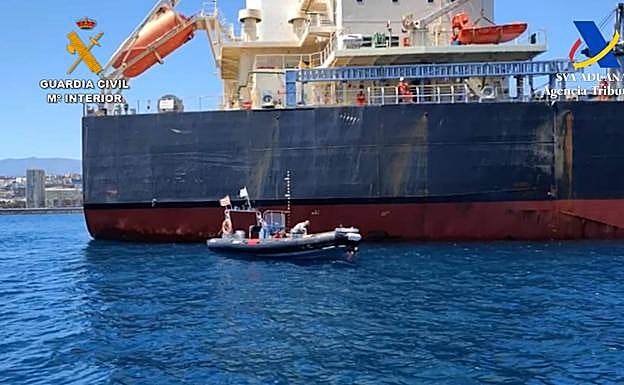 Imagen principal - Intervienen 80 kilos de cocaína en el Puerto de la Luz