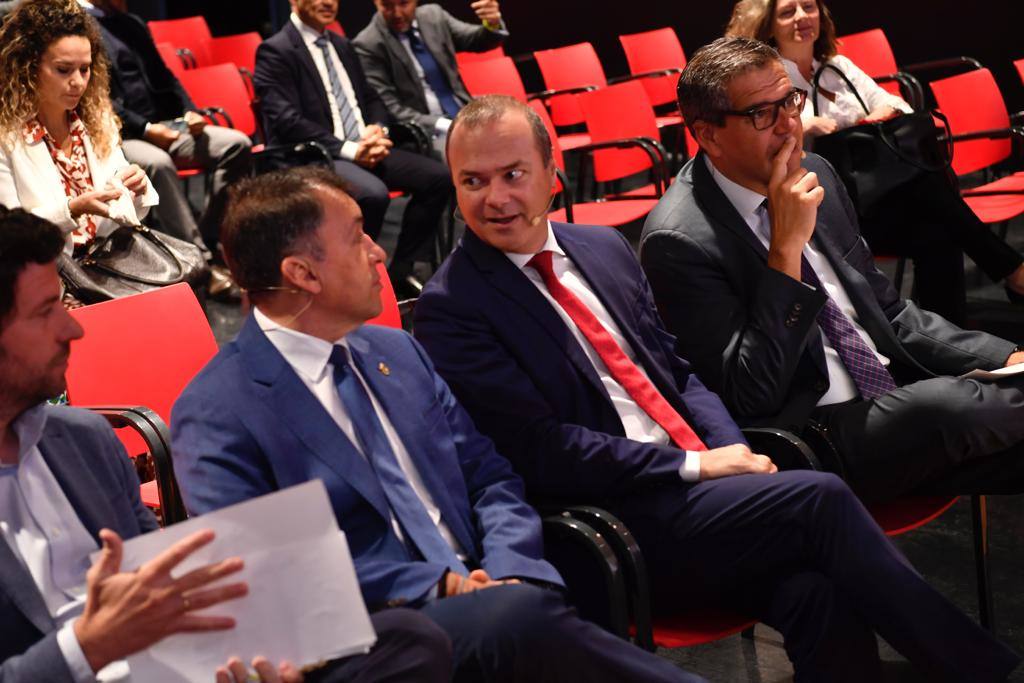 Fotos: Las imágenes del encuentro de Hidalgo, Bermúdez y el IE Business, en CANARIAS7