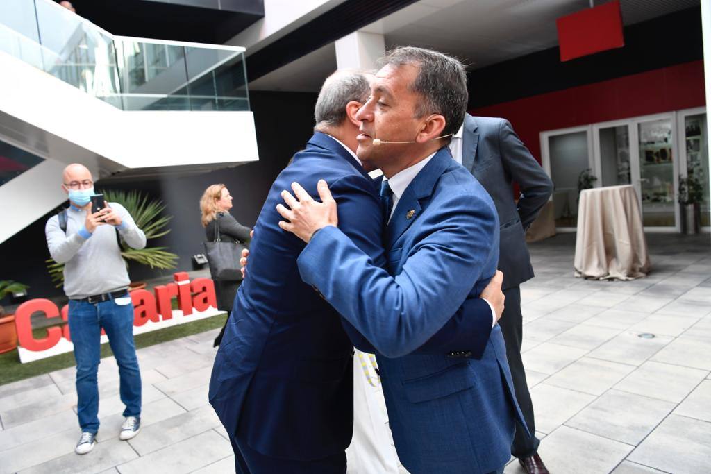 Fotos: Las imágenes del encuentro de Hidalgo, Bermúdez y el IE Business, en CANARIAS7