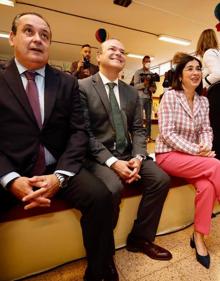 Imagen secundaria 2 - Augusto Hidalgo, Blas Trujillo y Carolina Darias visitan el CEIP Las Rehoyas, para conocer los efectos del plan Nereu. 