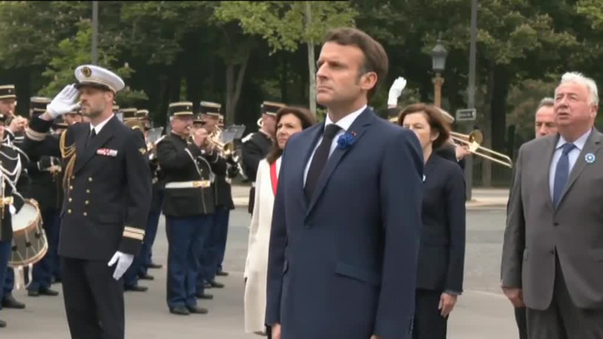 Macron preside los actos del Día de la Victoria en Francia con una ofrenda al soldado desconocido