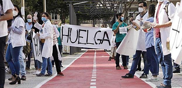 Los trabajadores del ICHH inician una huelga para pedir estabilidad laboral