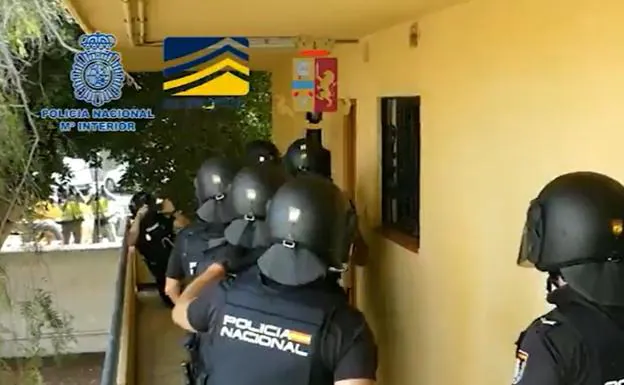 Policía Nacional en una redada en Canarias. 