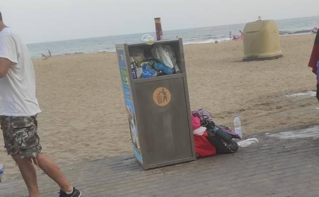 Foto que aporta PP-AV para probar que las playas están mal cuidadas. 