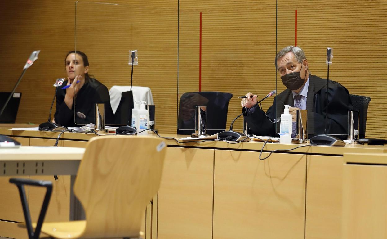 Manuel Travieso, que actúo de abogado de sí mismo, en el juicio que duró dos días en la Audiancia Provincial. 